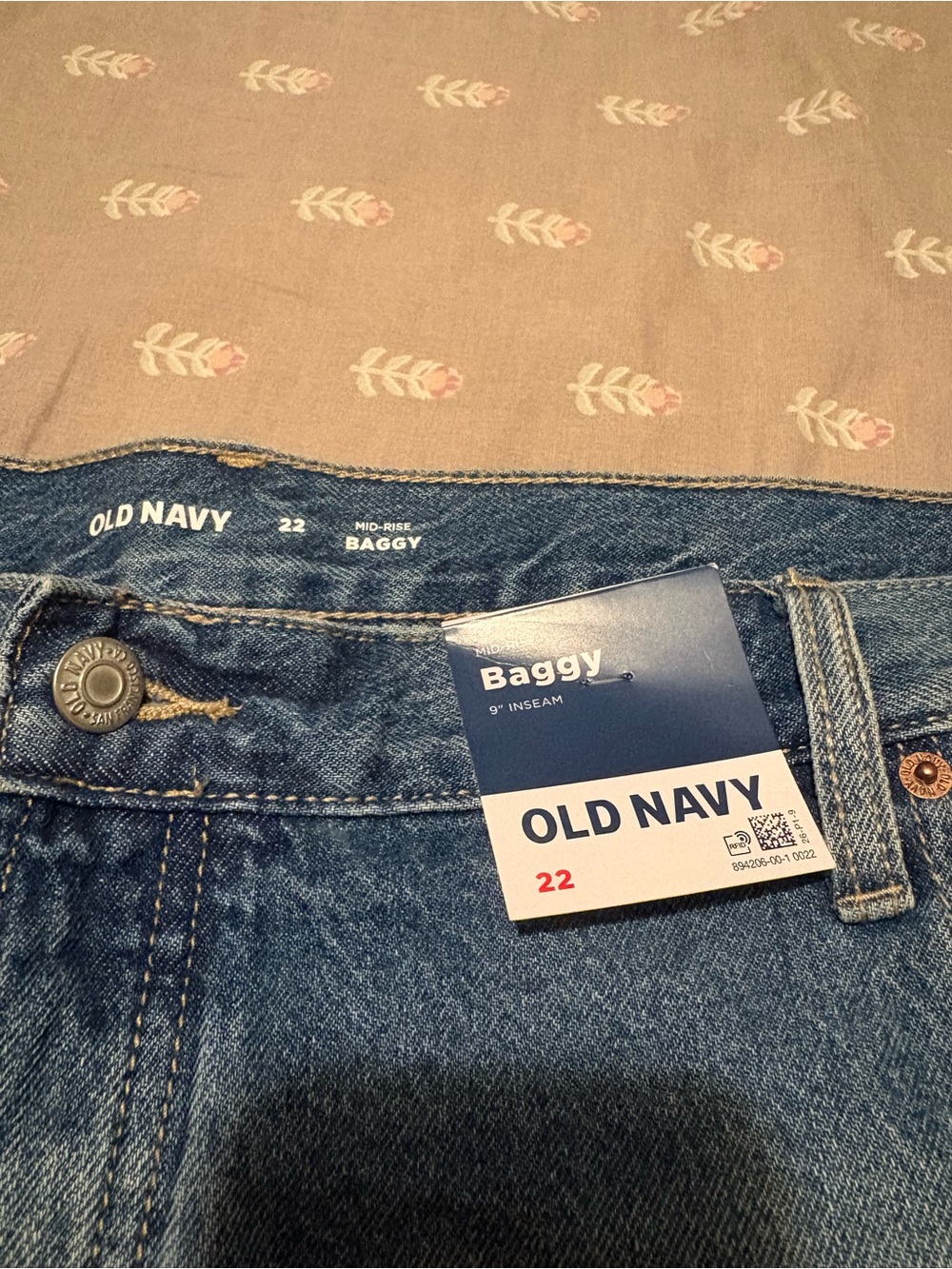 Old Navy Women’s Blue Denim Shorts - Picture 3 of 4